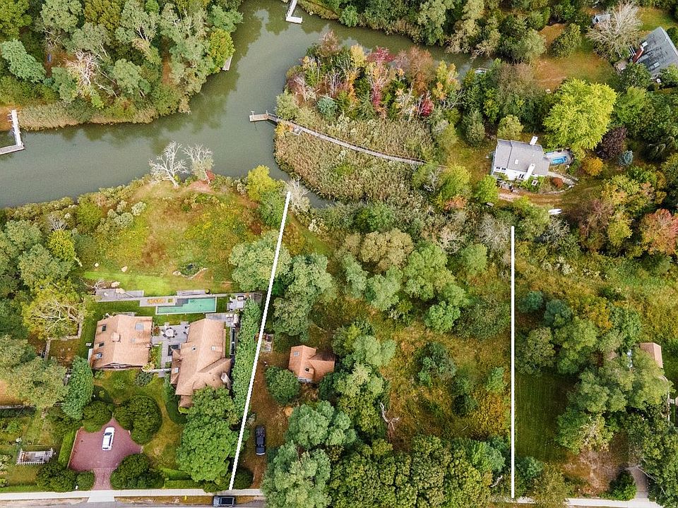 2nd image of 4623 Noyac Rd