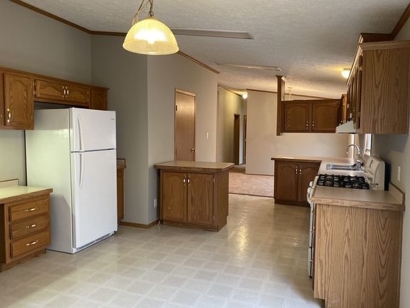 5th image of 17142 Louise Dr