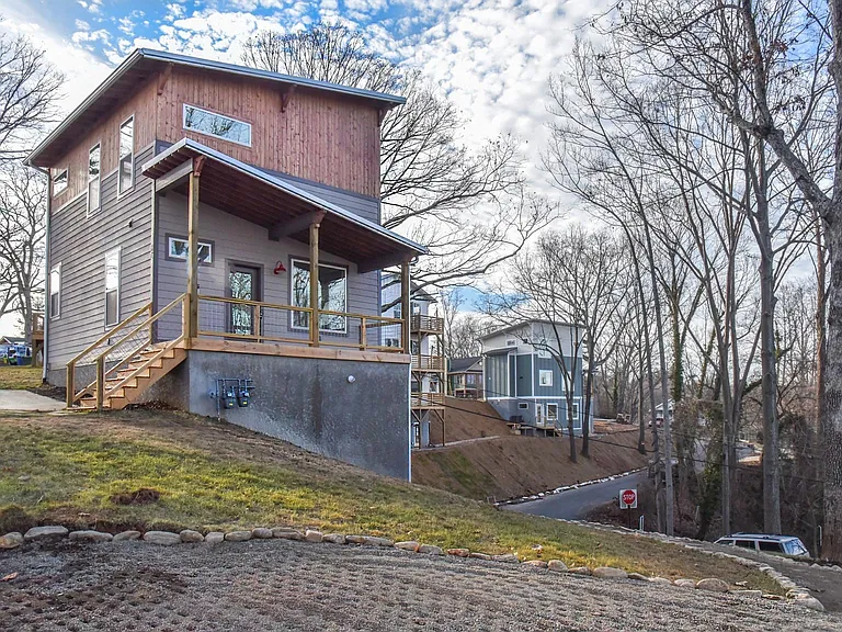 67-02 Logan Ave — Photo 11