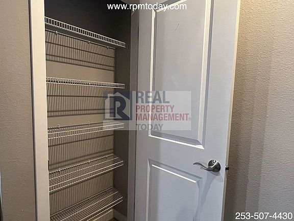 5th image of 1539-1541 Amethyst St SE