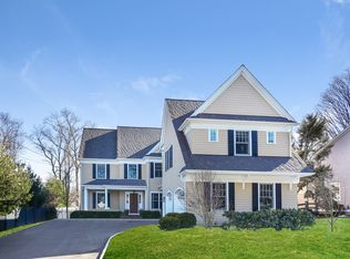 17 Pleasant St, Darien, CT 06820