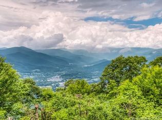94 Mountain Lily Ridge Dr, Swannanoa, NC 28778
