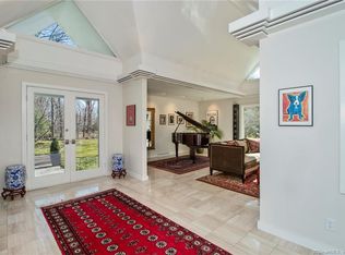 37 Country Club Dr, Woodbridge, CT 06525