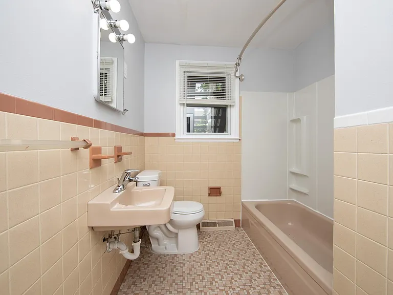 299 Locust Ave #1 — Photo 15