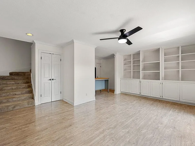 2500 Steck Ave #32 — Photo 4