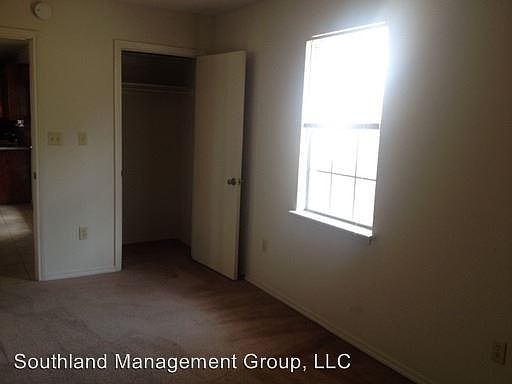 3rd image of 2819 Laura Ln #A