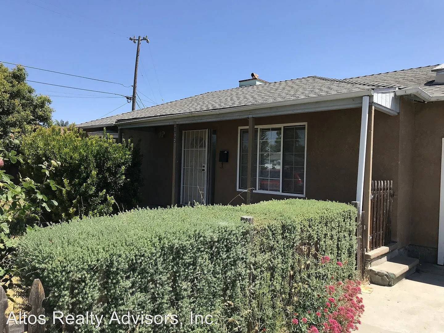 192 Wisteria Dr photo 1