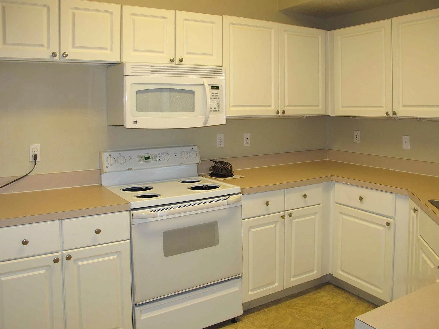 2 bd / 2 ba Condo in Gated Community - Palms Club — Photo 4