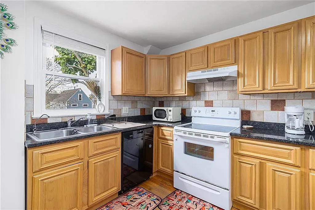 4 bed, 1100 sqft, $3,000 — Photo 4