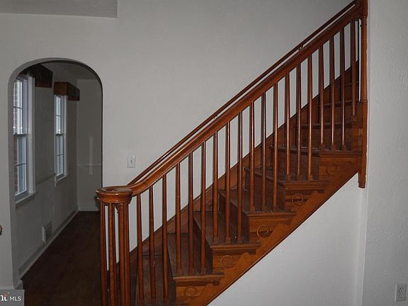 5th image of 16 Peony Dr