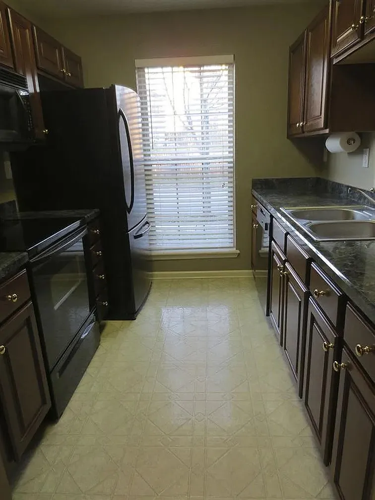 2 bed, 2.5 bath, 1474 sqft, $1,900 — Photo 4