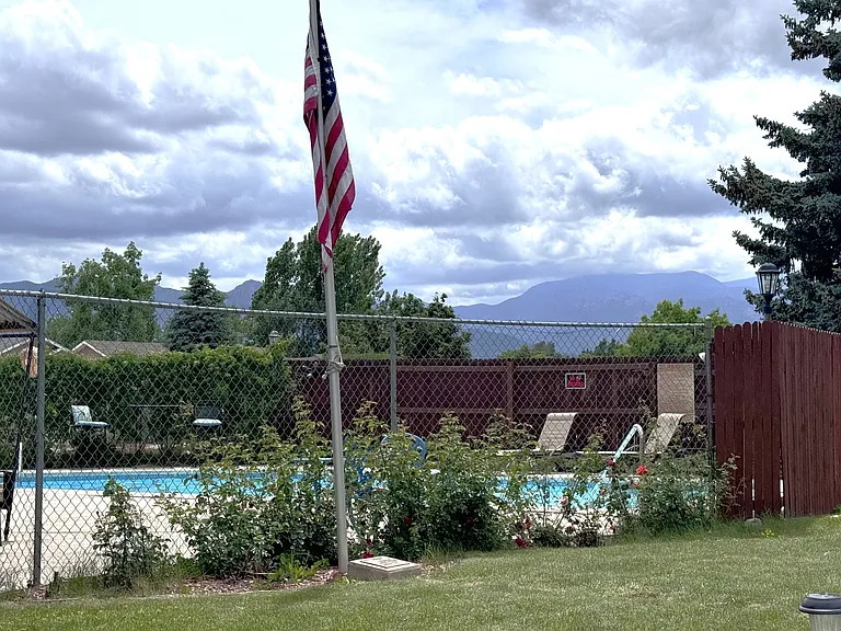 434 Valley Hi Cir #B24 — Photo 24