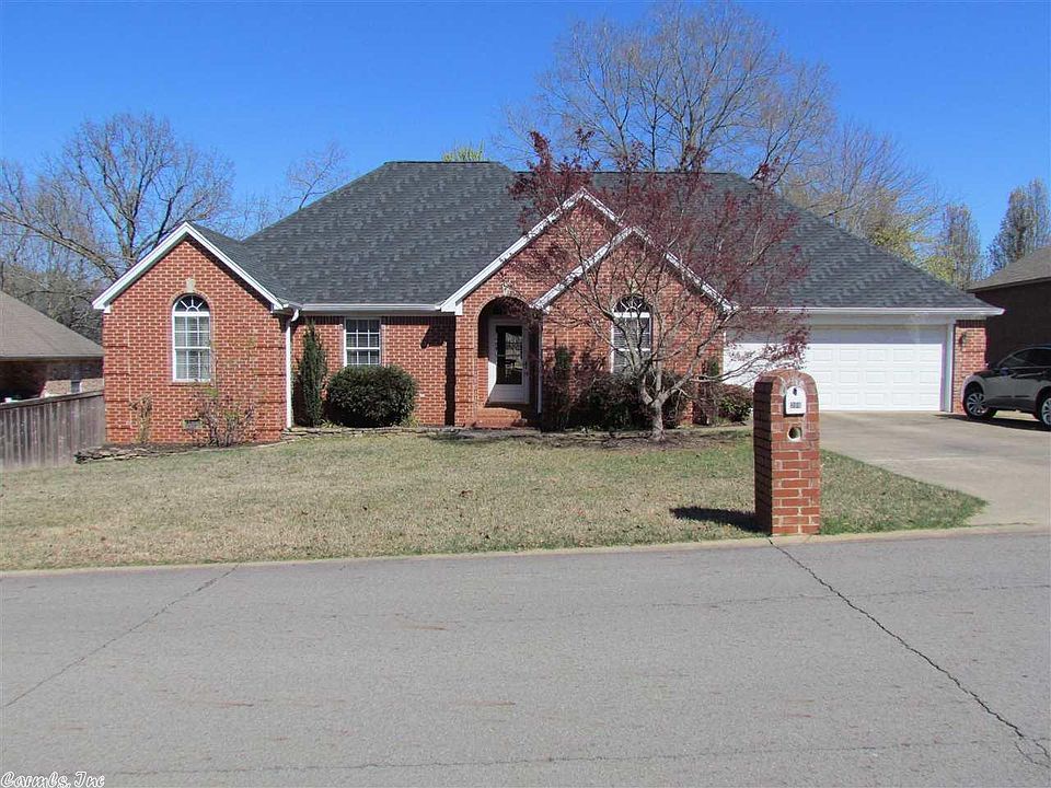 1st image of 208 Live Oak Dr