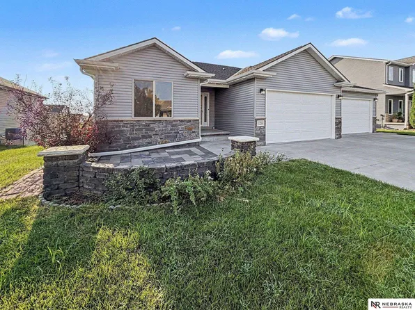 1224 N 100th St, Lincoln, NE 68527
