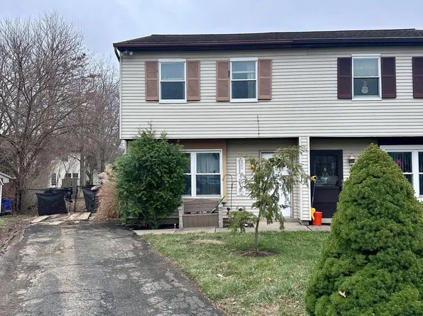 8 Horseshoe Cir, Horsham, PA 19044