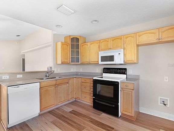 5th image of 105 Wildwood Ave