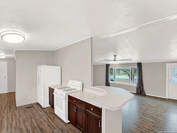 5th image of 1019 Eagle Creek Dr