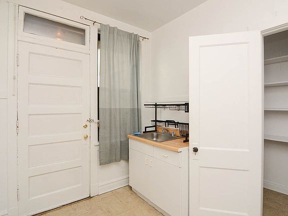 4th image of 2644 N Milwaukee Ave #4