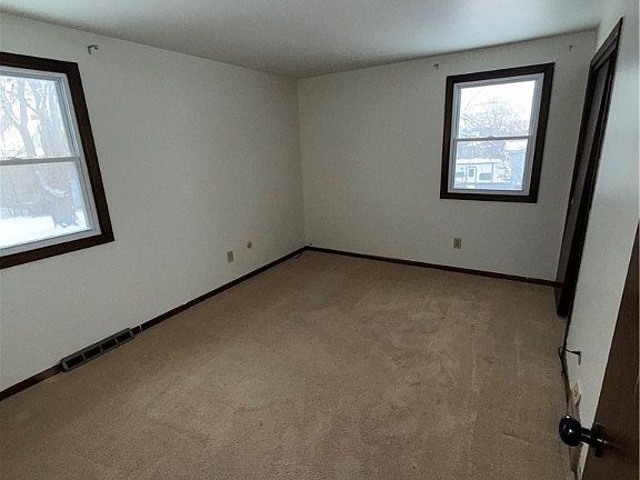 5th image of 74 Vandenberg Ave
