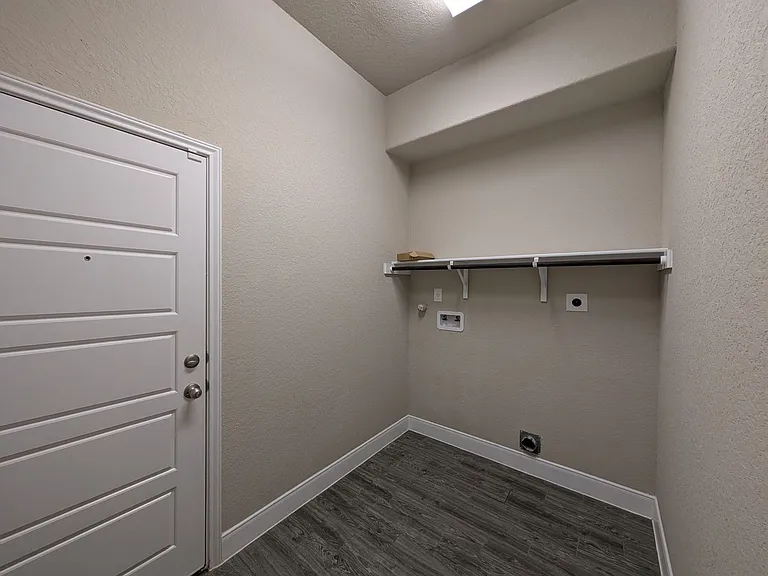 1251 Old FM 306 — Photo 29