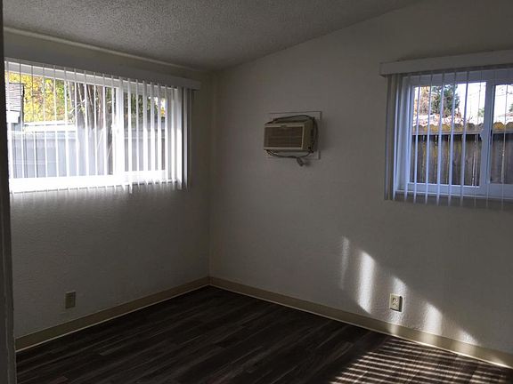 5th image of 8941 Rosewood Dr