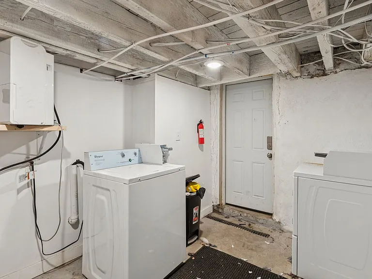 21 E Price St — Photo 10