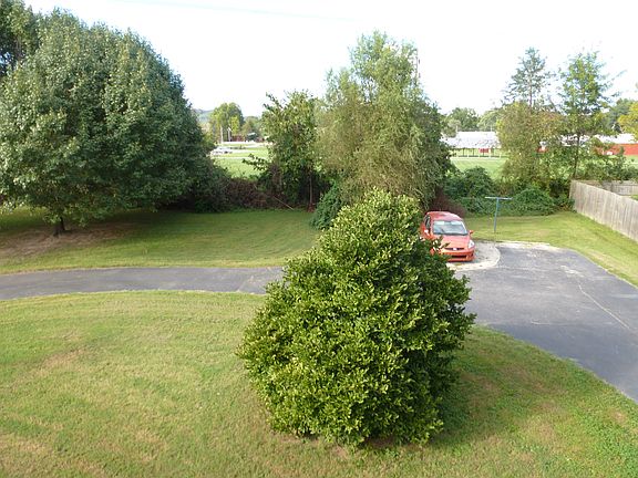 4th image of 109 Gordon Dr