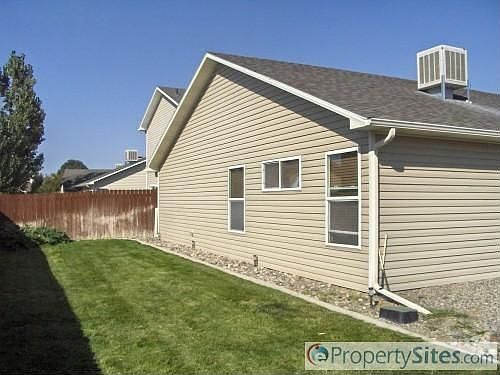 4th image of 2810 Village Park Dr