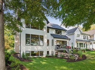 2915 Casco Point Rd, Wayzata, MN 55391