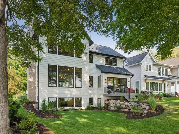 2915 Casco Point Rd, Wayzata, MN 55391