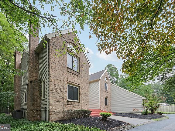 2nd image of 22 Holly Oak Dr