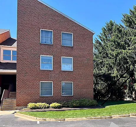 2 bed, 1.5 bath, 957 sqft, $1,650 — Photo 2