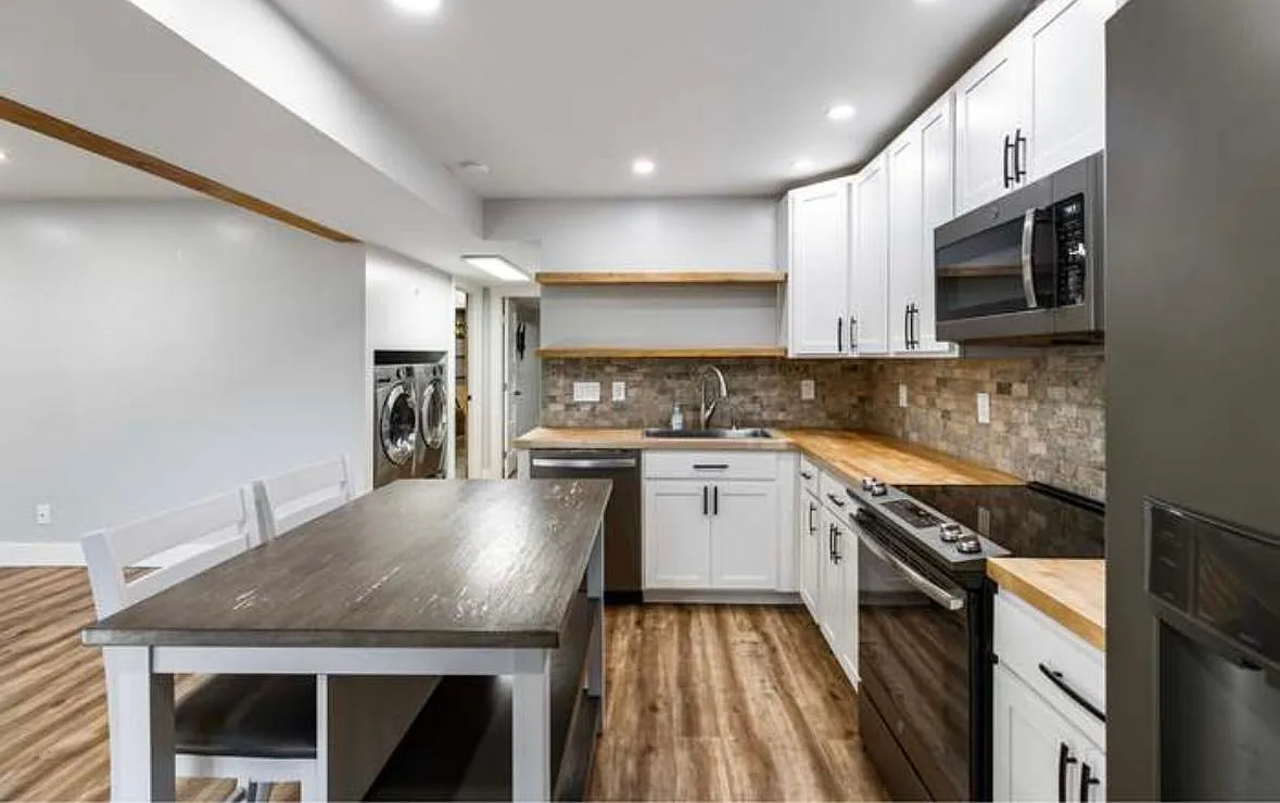 622 NW Lincoln St — Photo 3