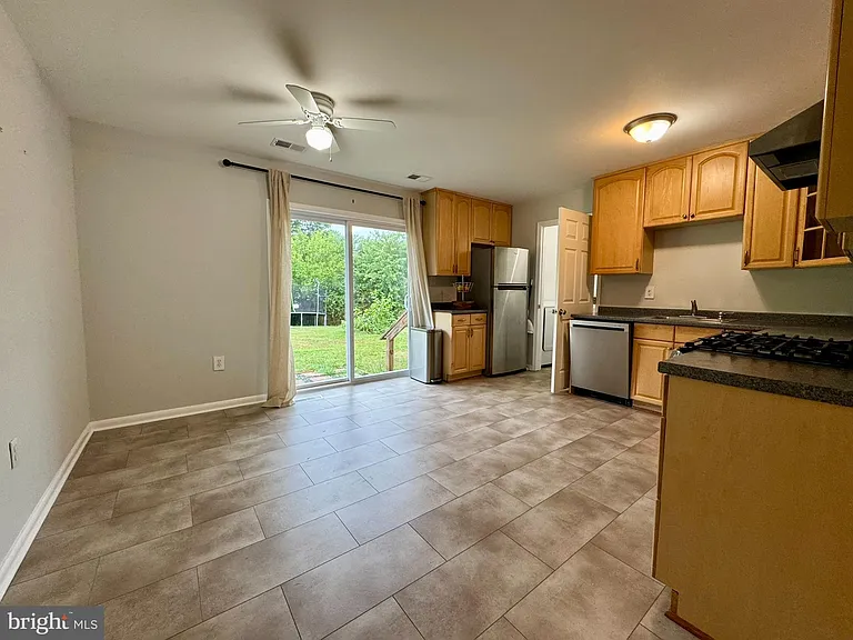 13203 Hampshire Ct — Photo 7