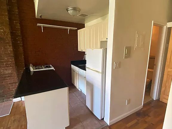 3rd image of 30 W 83rd St APT 7