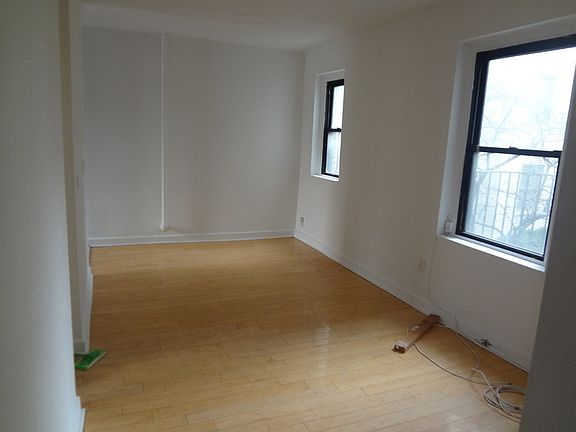 4th image of 2137 33rd St APT 2E