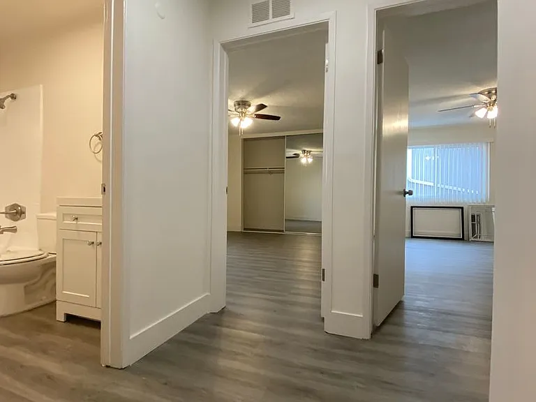 1808 N Harvard Blvd — Photo 56