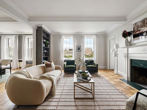 32 Washington Sq W APT 11E, New York, NY 10011