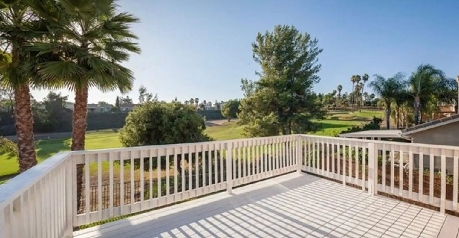 Spacious Temeku Hills 4 Bedroom Home Next to Golf Course with Beautiful Fairway Views — Photo 4