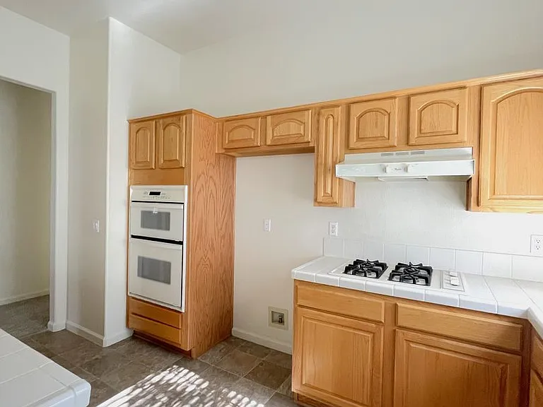 1115 Waverly Dr — Photo 16
