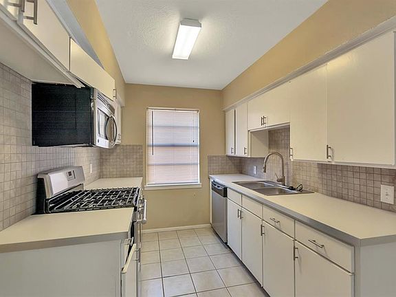 4th image of 427 E Mona Ave