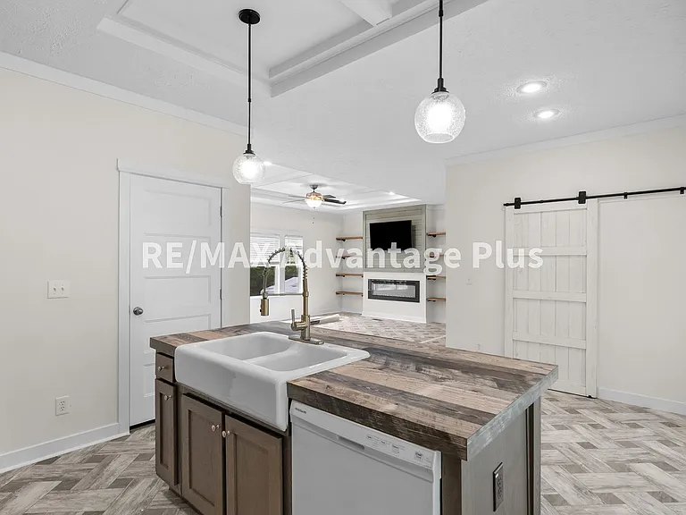 1407 Paradise Rd — Photo 15