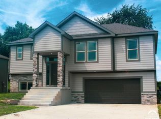 1605 Acorn Ln, Eudora, KS 66025