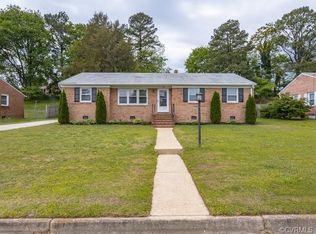 122 Sherwood Dr, Colonial Heights, VA 23834