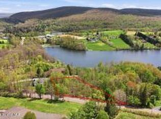 2 Country Club Pl, Clarks Summit, PA 18411