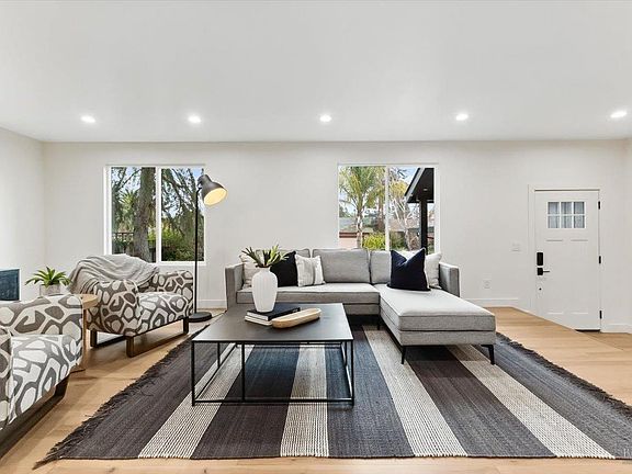 5th image of 916 Dorine Avenue