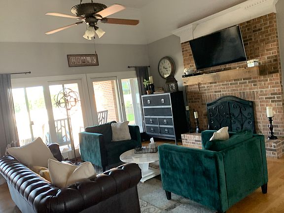 2nd image of 1261 Tower Ct