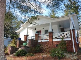 1207 Willow Rd, Hendersonville, NC 28739