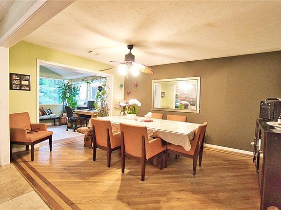 5th image of 2621 Millbrook Dr