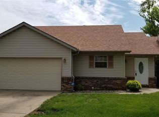 704 Saint John Dr, Belleville, IL